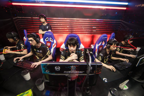 他虽然没有 他虽然没有