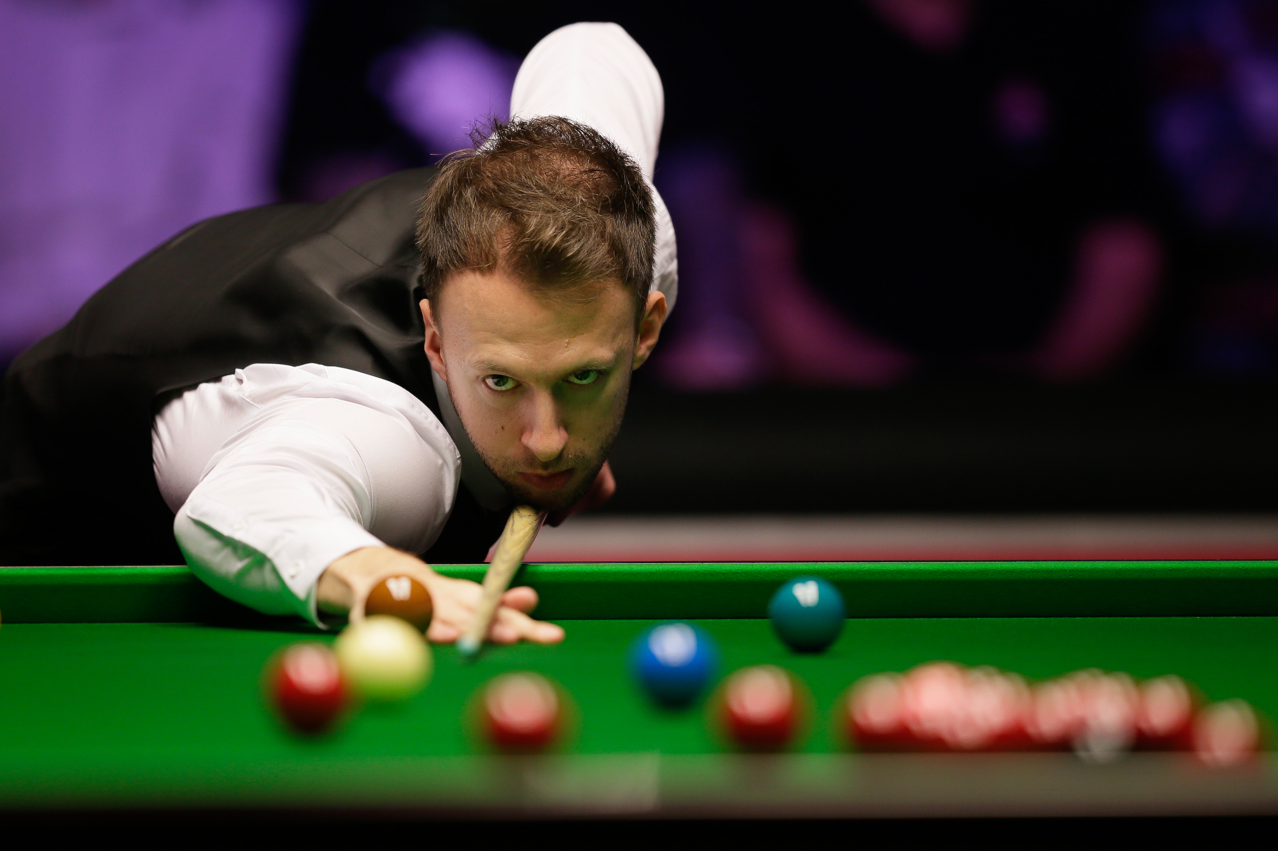 并与他签订 并与他签订